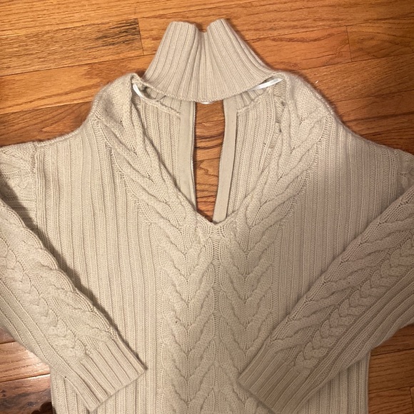 Open Back Wool & Cashmere-Blend Sweater - Picture 3 of 9